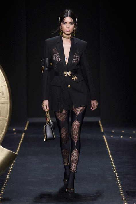 sfilata versace mfw 19|MFW: VERSACE Fall Winter 2019.20 Womenswear Collection.